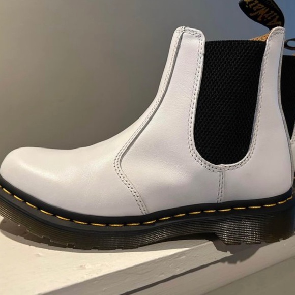 DR MARTEN White Boot Size 7 - Picture 1 of 1